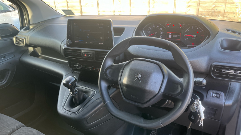 Peugeot Partner Long Diesel 950 1.5 BlueHDi 100 Professional Premium + Van